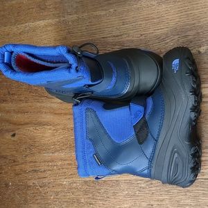 North face kids alpenglow pull on II snow boots